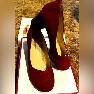 Hush Puppy slip on pumps Wine colored 7.5